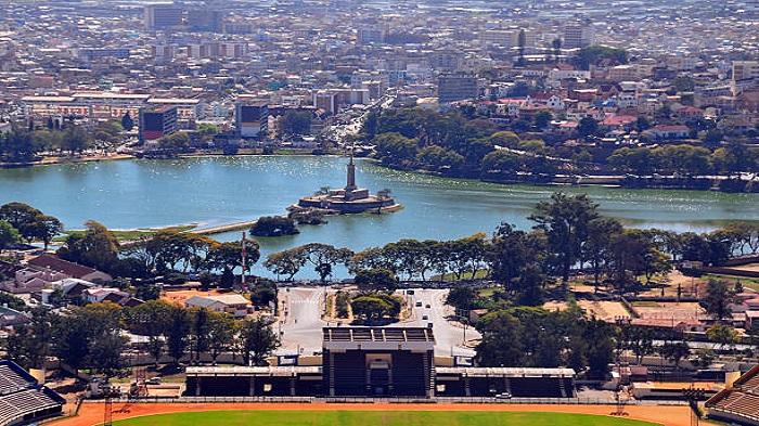 une photo du Lac Anosy Antananarivo et ses environs - recherche de bureau à louer - Buro Services