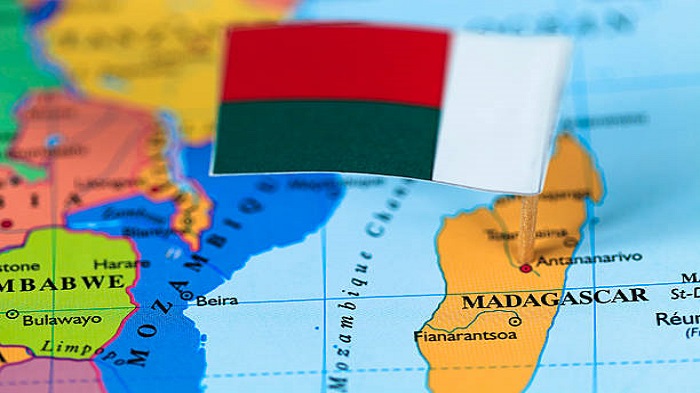 le drapeau de Madagascar sur une carte - outsourcer à Madagascar - Buro Services