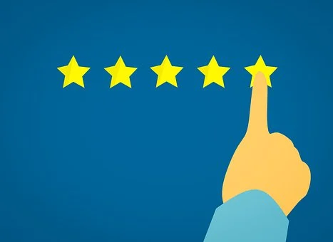 Cinq étoiles et une main pour évaluer la qualité du service client - externalisation du service client - Buro Services