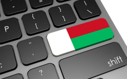 le drapeau de Madagascar sur un clavier d'ordinateur - externalisation Madagascar - Buro Services