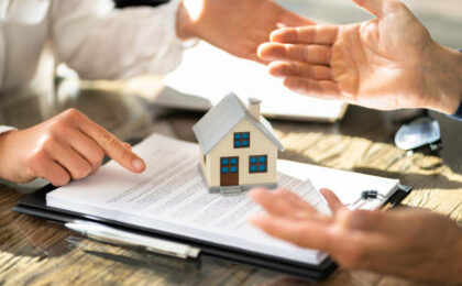 Examen des documents relatifs à l'immobilier - société de domiciliation - Buro Services