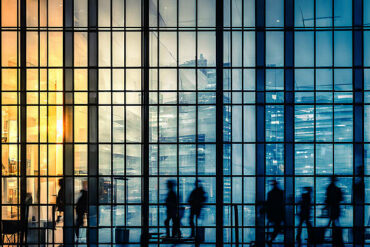 Des gens travaillent au bureau - société de domiciliation - Buro Services