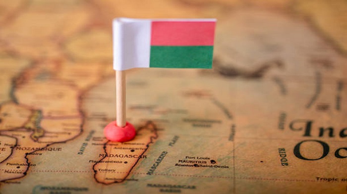 Drapeau de Madagascar sur la carte du monde - externaliser une équipe de développeurs à Madagascar - Buro Services